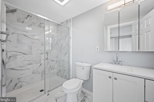 460 Crown Point Rd, West Deptford NJ  08086-2124 exterior