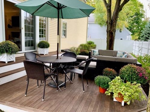 61 Village Ave, Dedham MA 02026-4209 exterior