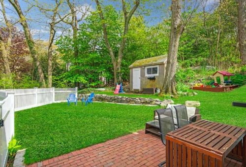 34 Thurston Rd, Newton MA 02464-1244 exterior