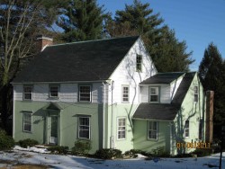 572 Dedham St, Newton, MA 02459-2943