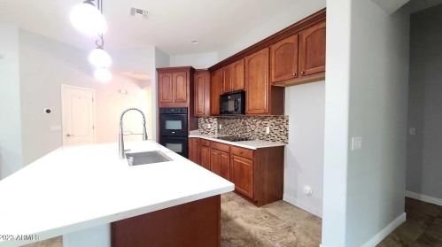 1920 Blaylock Dr, Phoenix AZ  85085-1715 exterior