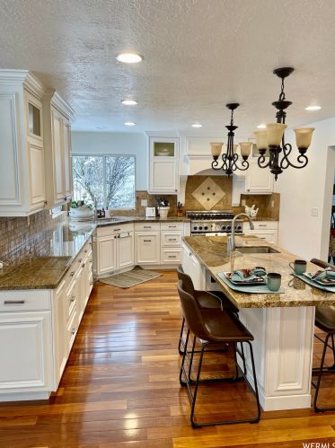 36 Lone Holw Dr, Sandy UT 84092-5530 exterior