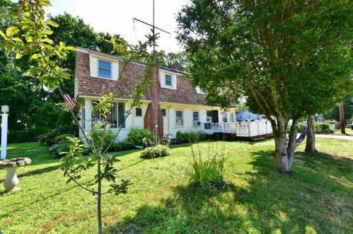 22 Ash St, Wareham MA  02571-2301 exterior