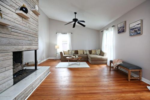 2505 Browns Ln, Louisville, KY 40220-3646