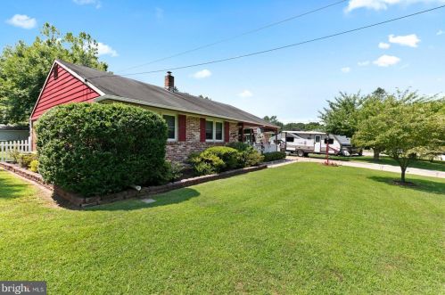 1915 Little Dr, West Deptford, NJ 08096-5648