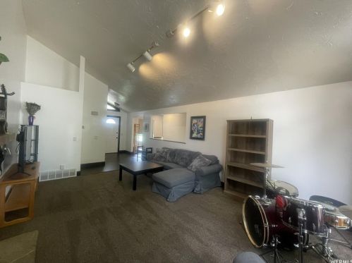 2193 Gyrfalcon Dr, Sandy UT 84092-4049 exterior