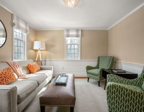 4 High St, Southborough MA 01772-1423 exterior