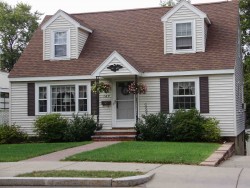 124 Derby St, Newton, MA 02465-1556