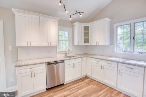 59 Pleasant Valley Dr, West Deptford NJ  08096-6320 exterior