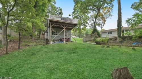 72 High Mtn Rd, Skyline Lakes NJ 07456-2510 exterior