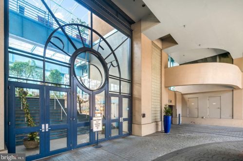 7 Columbus Blvd, Philadelphia PA  19106-1402 exterior