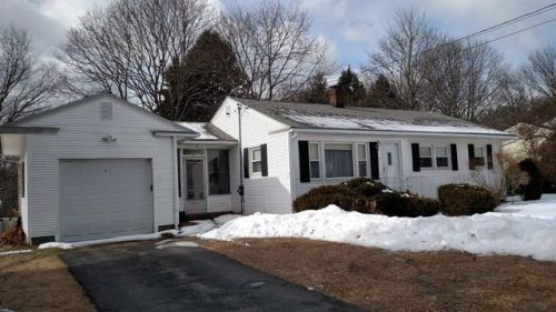 77 Clayton Ave, Methuen MA  01844-2735 exterior