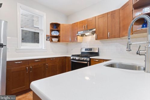 706 15th St, Philadelphia, PA 19146-2101