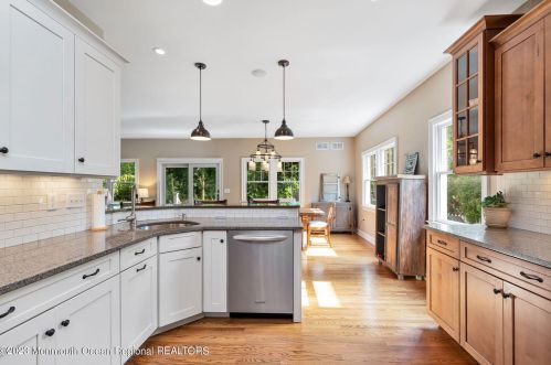 210 White Rd, Little Silver NJ 07739-1137 exterior