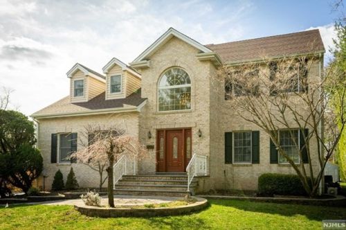 281 County Rd, Cresskill NJ  07626-1622 exterior