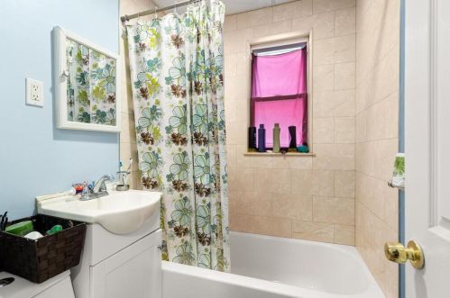 24 Chatham Rd, Everett MA 02149-4915 exterior