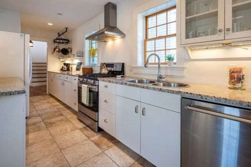 150 Barcliff Ave, Chatham MA 02633-1904 exterior