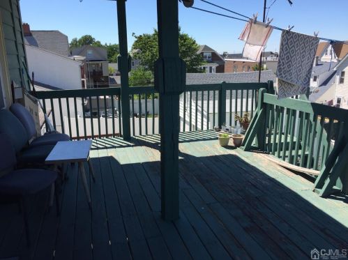 6 Lincoln Ave, Carteret NJ 07008-2722 exterior