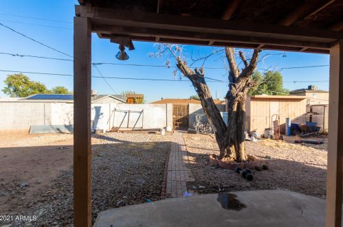 1039 27 Dr, Phoenix AZ 85045-2209 exterior