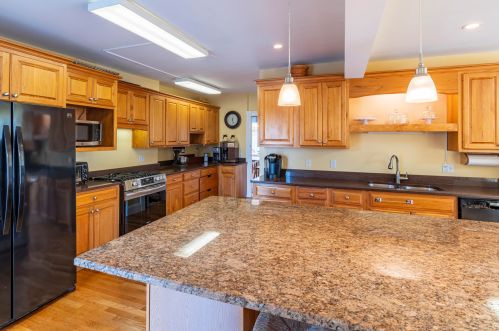 407 Old Harbor Rd, Chatham MA 02633-2375 exterior