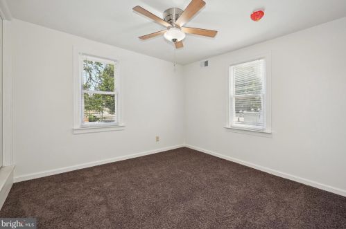 821 Columbia Blvd, West Deptford NJ 08063-1204 exterior