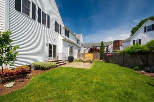 370 Hunnewell St, Needham MA 02494-1330 exterior