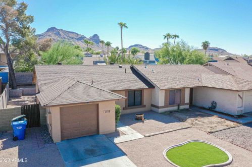 1719 Beverly Ln, Phoenix AZ  85022-2889 exterior