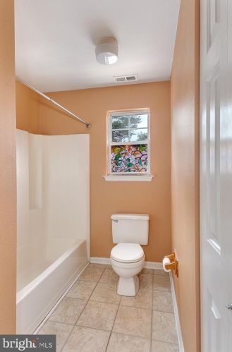 1016 Tristram Cir, West Deptford NJ 08051-2262 exterior