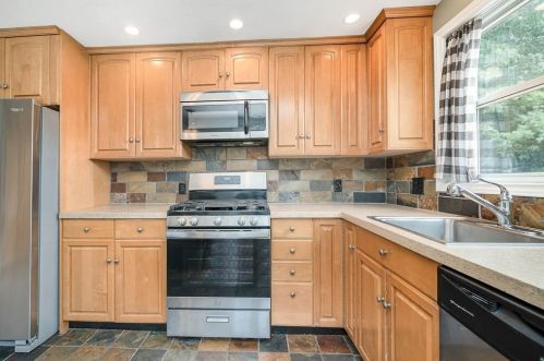 395 King James Blvd, Taunton MA  02780-7703 exterior