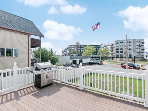 235 Chelsea St, Everett MA 02149-4807 exterior