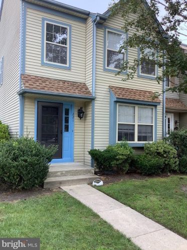221 Carlton Ct, West Deptford NJ  08086-2018 exterior