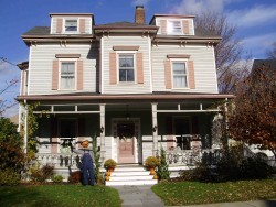 365 Cabot St, Newton, MA 02460-2253