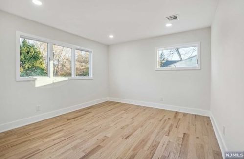 135 Knickerbocker Rd, Cresskill NJ  07626-2439 exterior