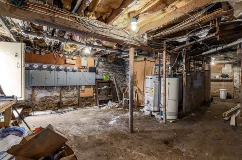 42 Lewis St, Worcester MA 01610-1702 exterior