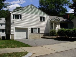 74 Wade St, Newton, MA 02461-1723