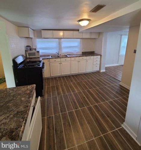 75 Barber Ave, West Deptford NJ 08096-2832 exterior