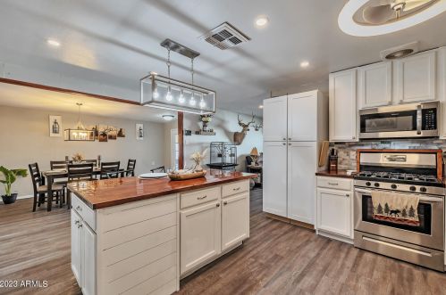 3418 Country Gables Dr, Phoenix AZ  85053-4732 exterior