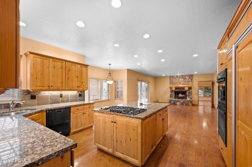 4923 Charlais Ln, Park City UT 84098-7552 exterior