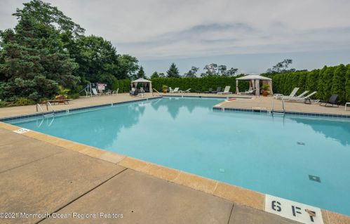 118 Tower Hl Dr, Tinton Falls NJ 07701-2400 exterior