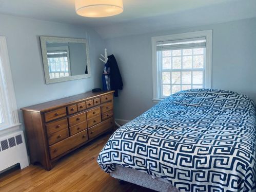 379 Cedar St, Dedham MA 02026-3221 exterior