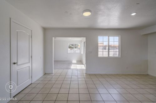 3101 75 Dr, Phoenix AZ 85033-3704 exterior