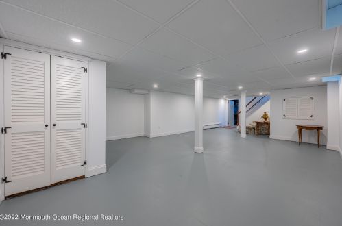 4 Laurel Dr, Little Silver NJ 07739-1416 exterior