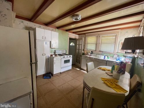 66 Watkins Ave, West Deptford NJ 08096-1235 exterior