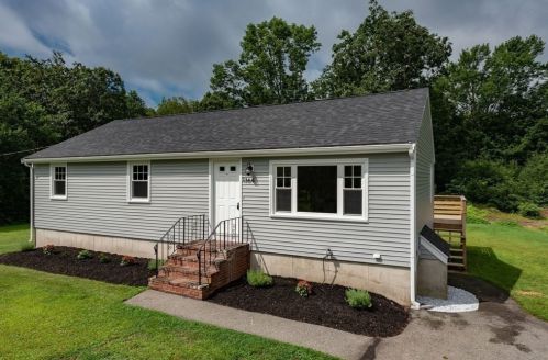 1364 Cohannet St, Taunton MA  02780-7136 exterior