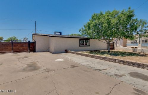 7719 Crittenden Ln, Phoenix, AZ 85033-4205