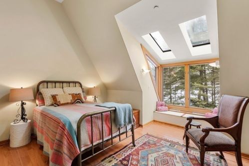 44 Sears Rd, Southborough MA 01772-1101 exterior