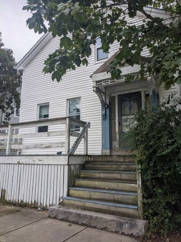 81 Chestnut St, New Bedford MA  02740-5212 exterior