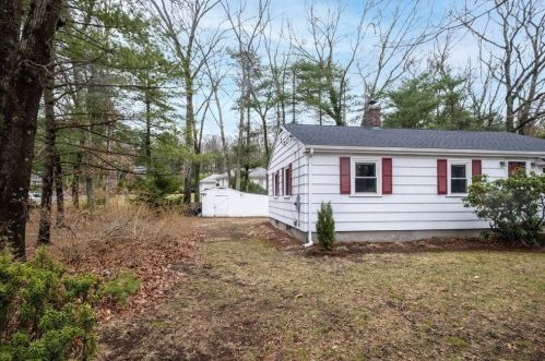 475 Newman Ave, Seekonk MA 02771-4606 exterior