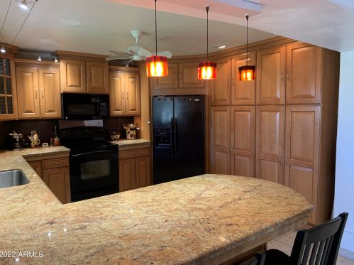 14052 Canterbury Dr, Phoenix AZ 85023-6211 exterior