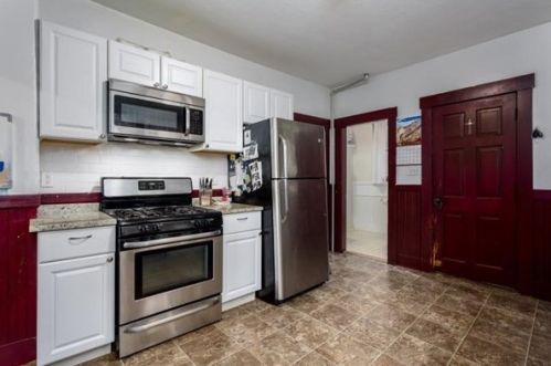 162 Heard St, Worcester, MA 01603-1743